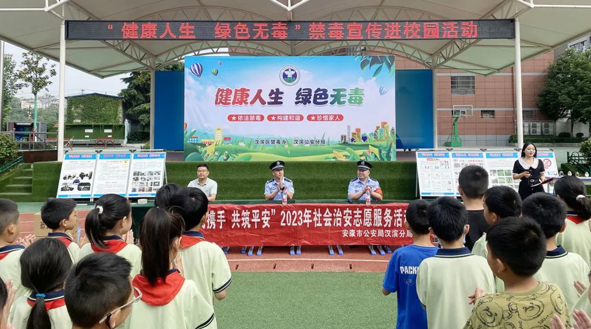 在数字化转型的时代背景下，许多企业纷纷寻求软件定制开发来提升自身竞争力。但是，在众多选择中如何挑选合适的合作伙伴？本文将通过对比分析和案例解读，帮助您做出明智决策。