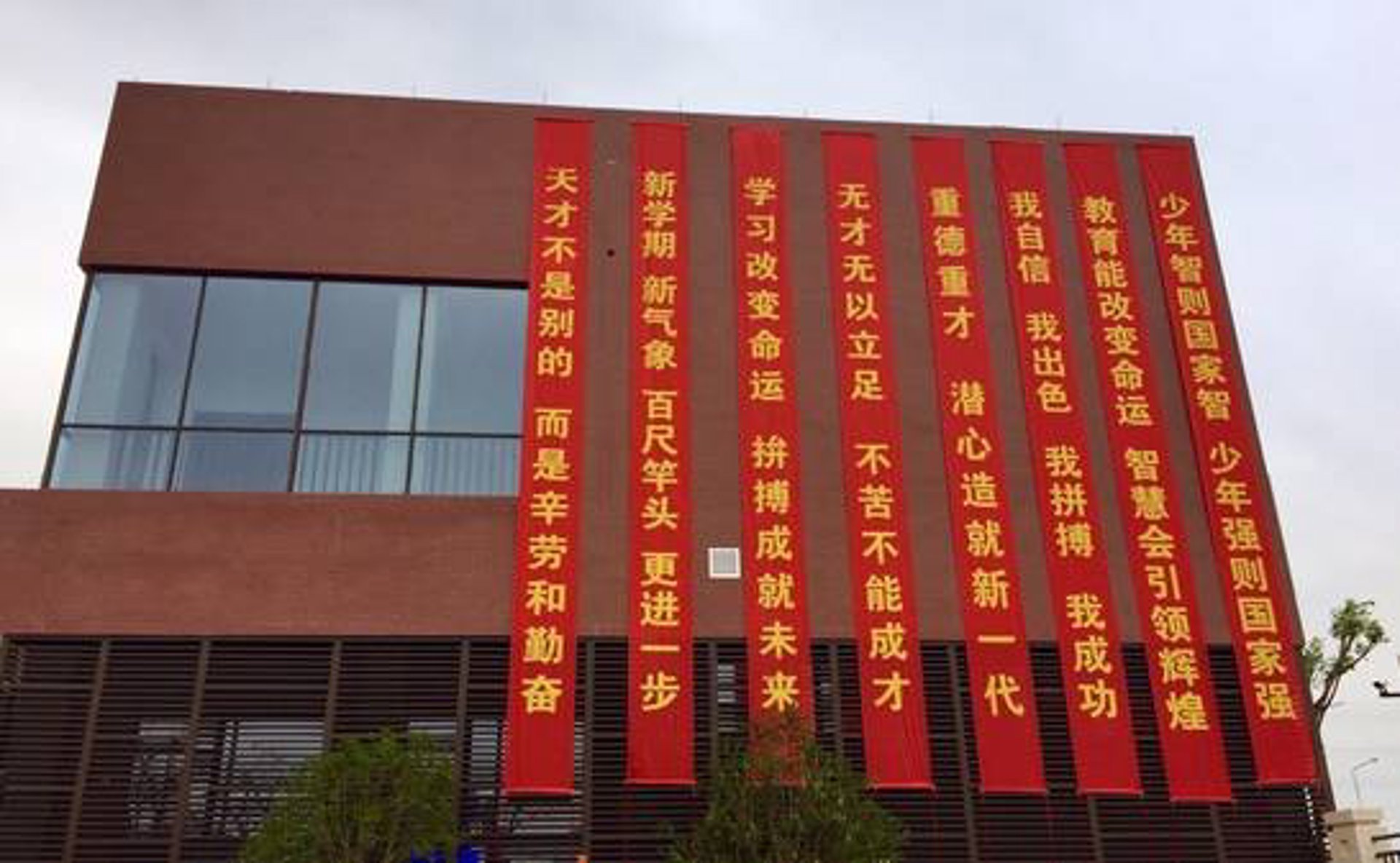 企业网站定制：选择哪家公司更好？
